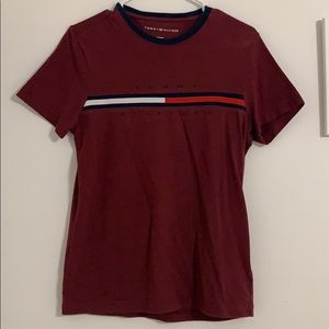 Maroon Tommy Hilfiger t-shirt